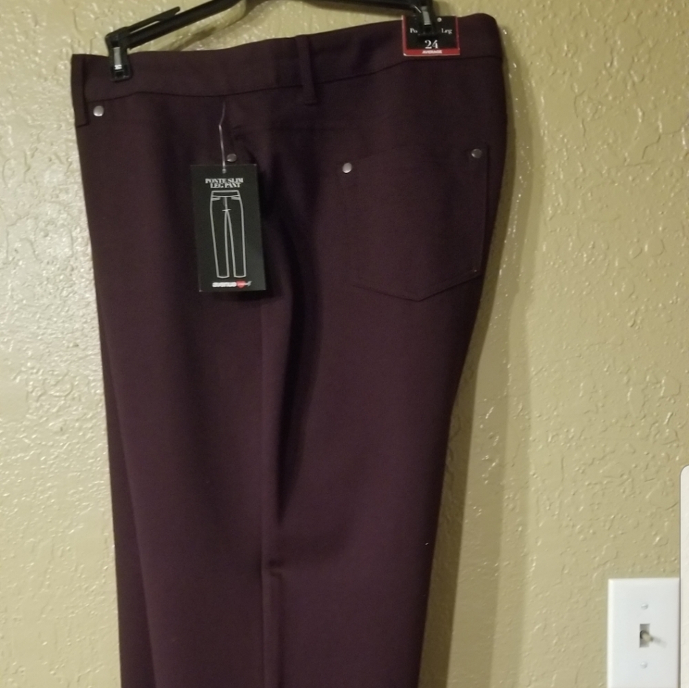Woman's Avenue Ponte Slim leg pant size 24w